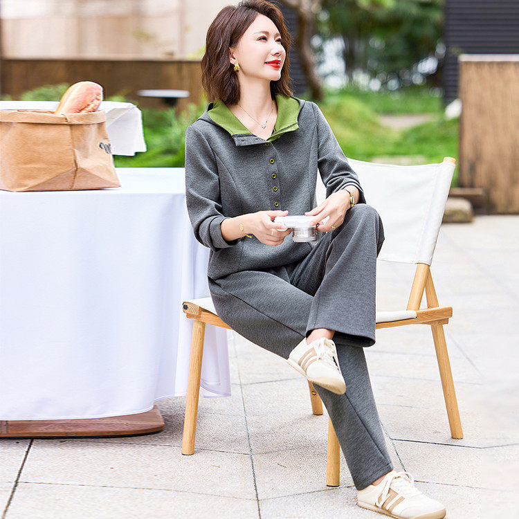 2025新款妈妈装春秋装连帽卫衣中老年女装宽松大码休闲上衣新