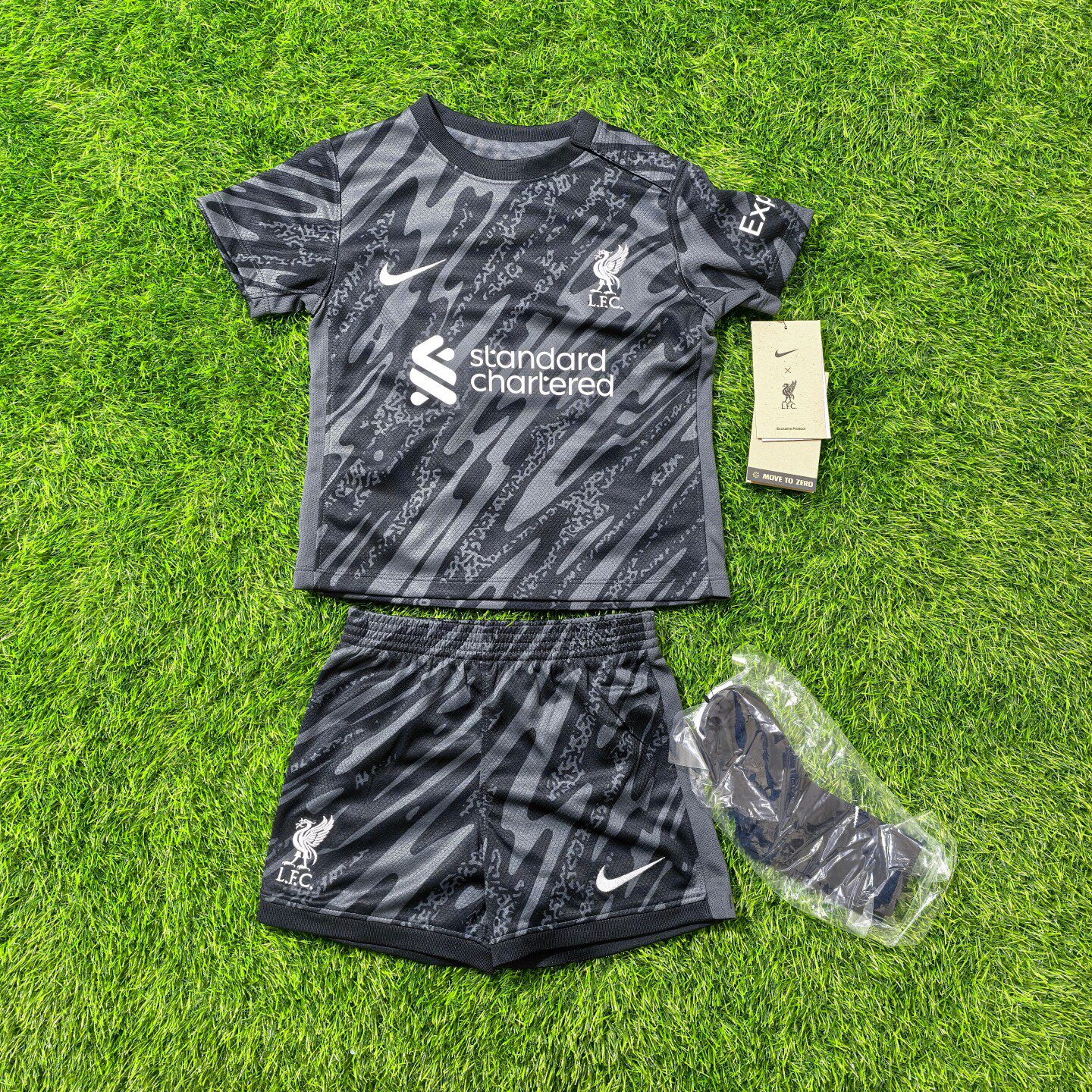 Nike 利物浦 2425小童儿童足球服门将球衣球裤球袜套装 fn9238