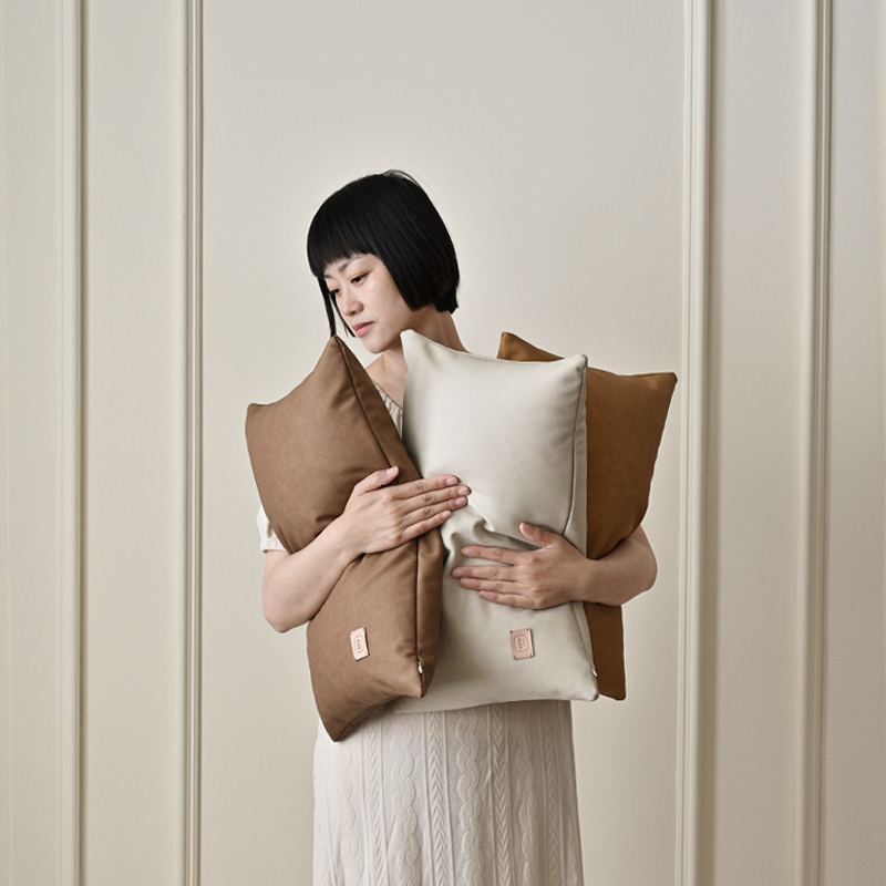 UCK简约纯色长方形抱枕