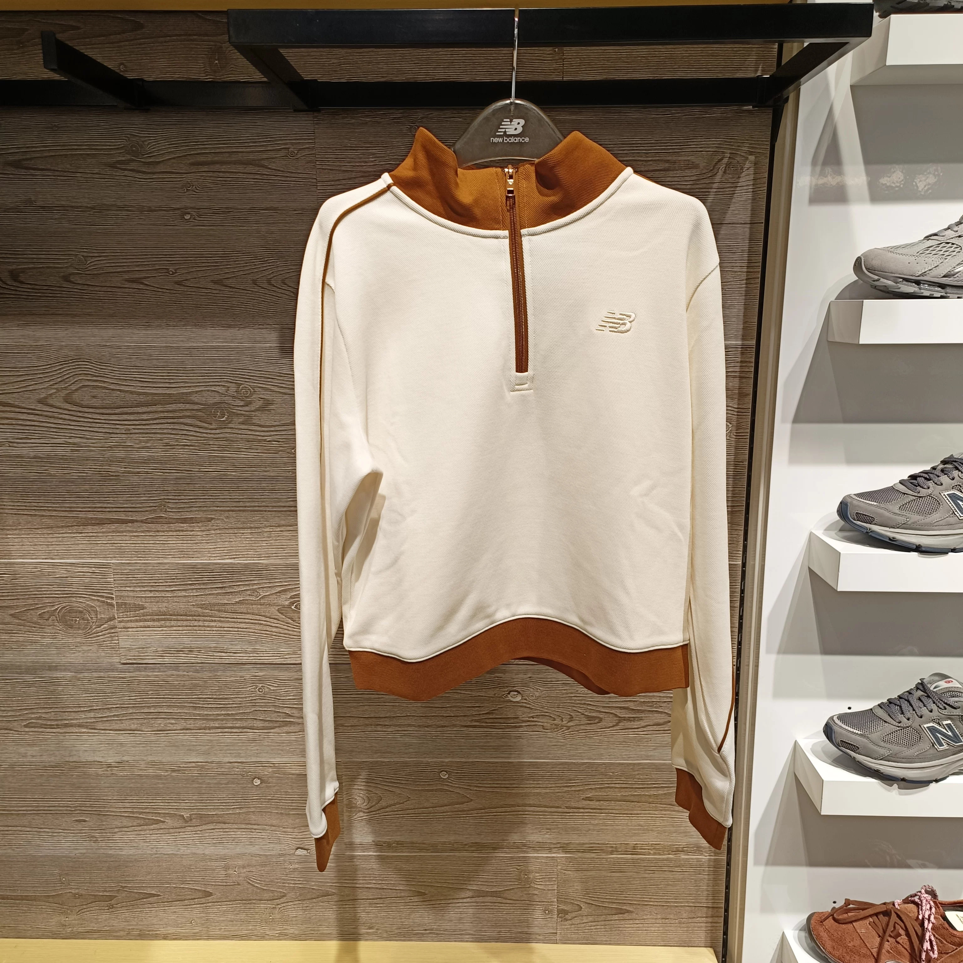 New Balance/NB上衣2026秋休闲针织翻领短款套头衫卫衣女WT62T5OM