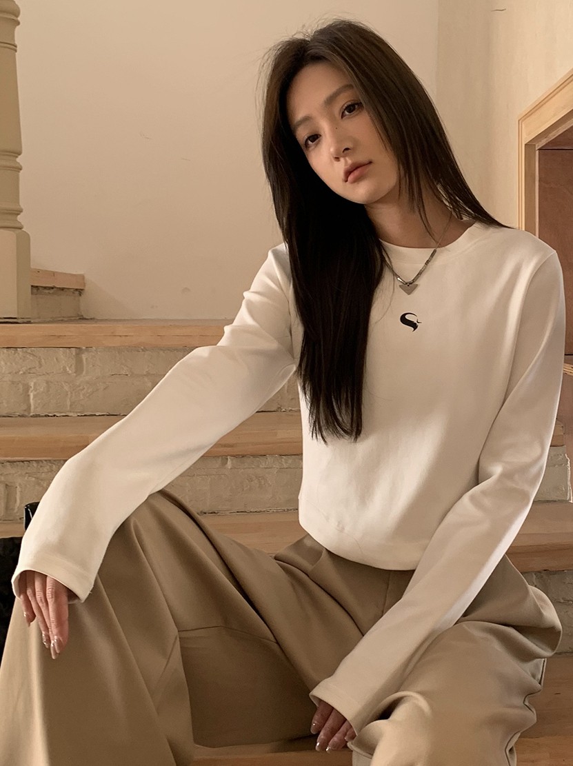 短款长袖T恤女显高打底衫内搭