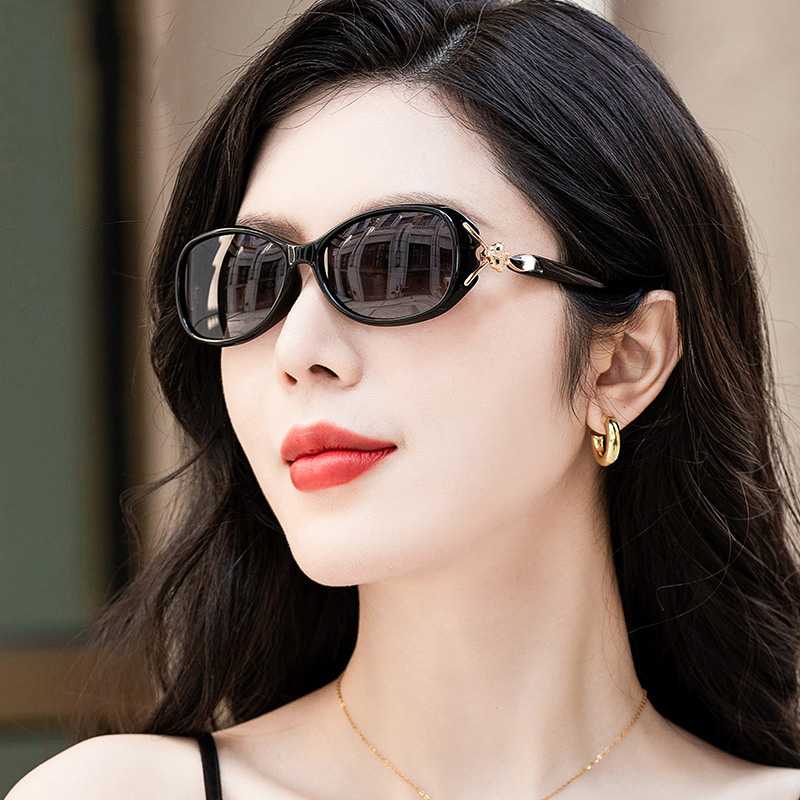 墨镜女防紫外线偏光太阳镜新款开车专用眼镜中老年妈妈小脸款防晒