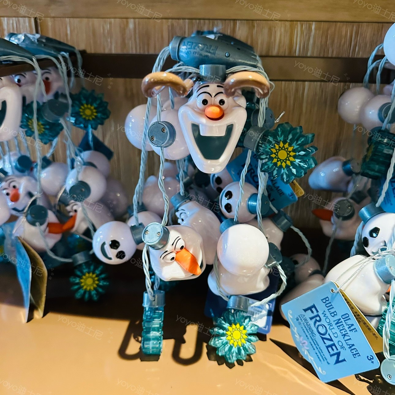 香港迪士尼乐园 冰雪奇缘 雪宝 Olaf搞怪表情包 挂脖装饰灯 发亮