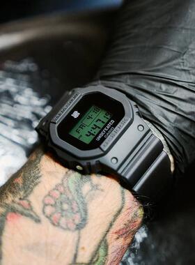 代购卡西欧 UNDEFEATED 联名款手表黑色表盘男女石英表 DWE5600U