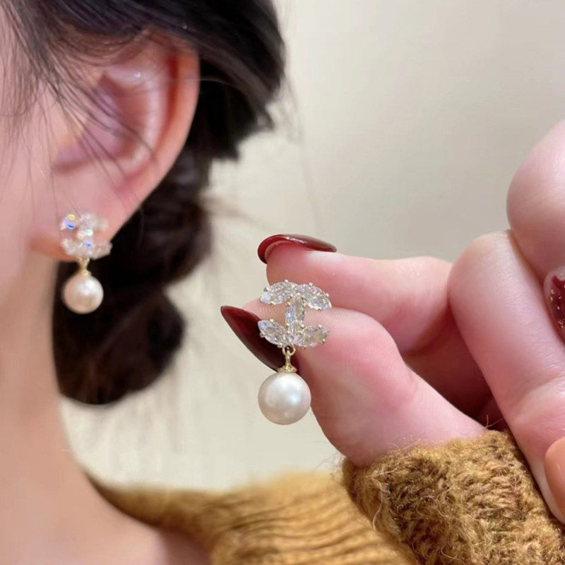 2026新款爆款小香风珠珠锆石耳环高级感耳钉轻奢气质精致百搭耳饰