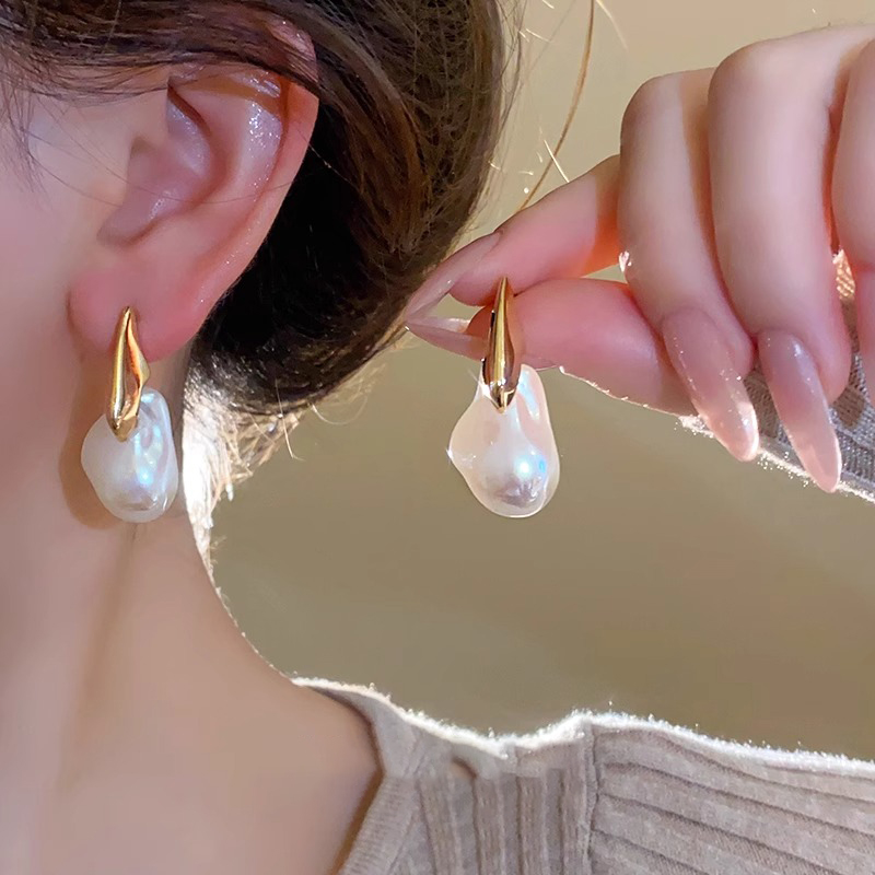 不规则几何珍珠款耳钉轻奢高级感