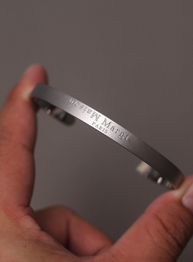 只有几个了钛钢磨砂数字开口手环