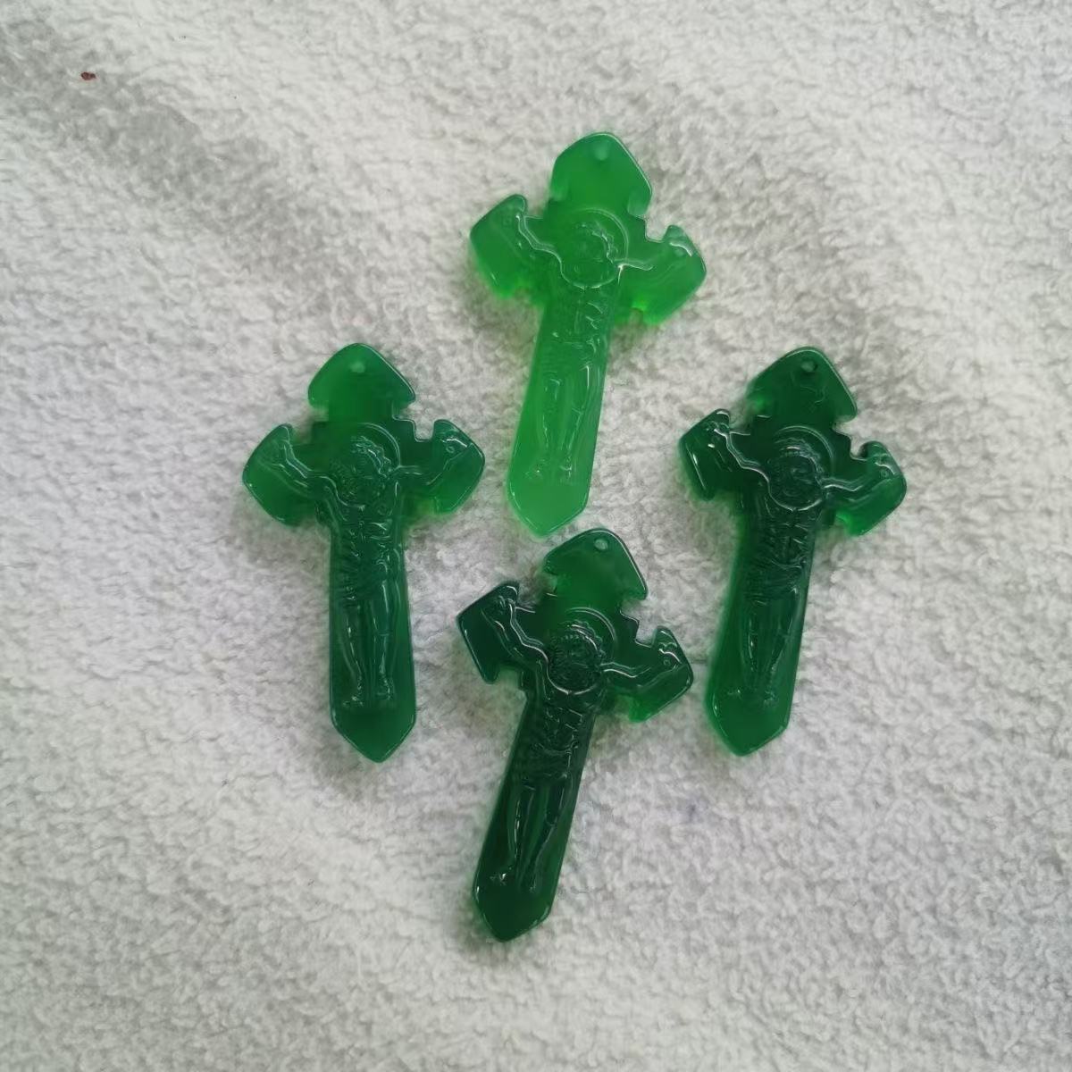 红色玛瑙十字架吊坠 绿色玉髓玛瑙十字架项坠挂件颈饰