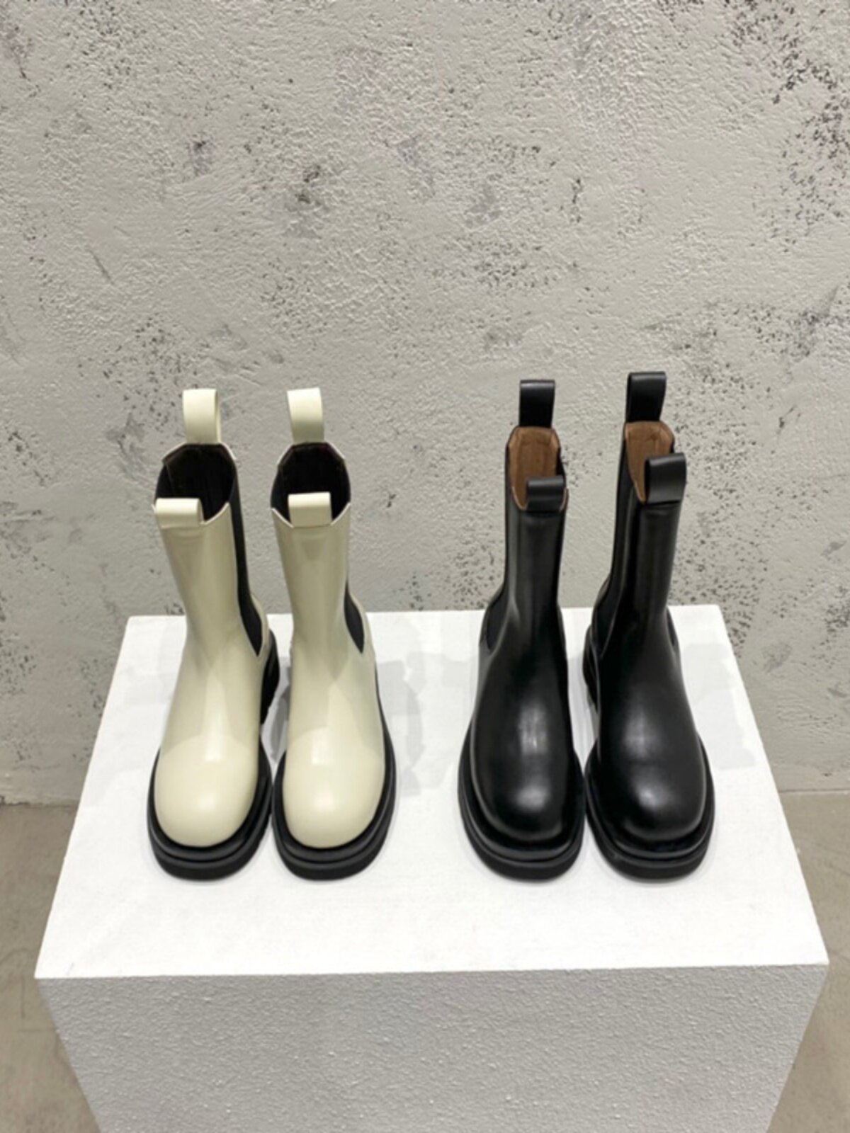 여성용 AW BV 첼시 숏 부츠 2024 가을 겨울 모나 같은 스타일  가죽 두꺼운 밑창 미드 커프 마틴 부츠 굴뚝 부츠