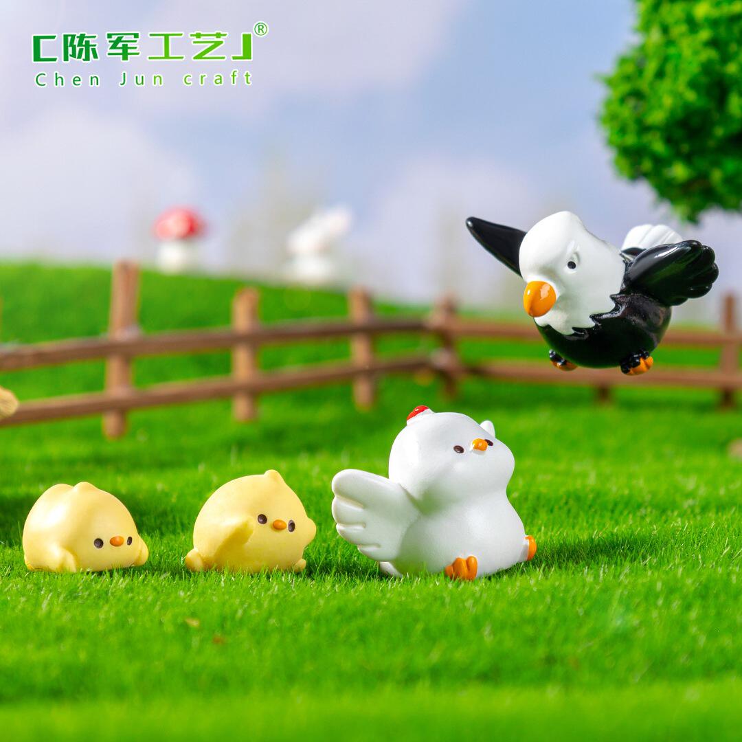 新款微景观创意老鹰抓小鸡公仔园图片