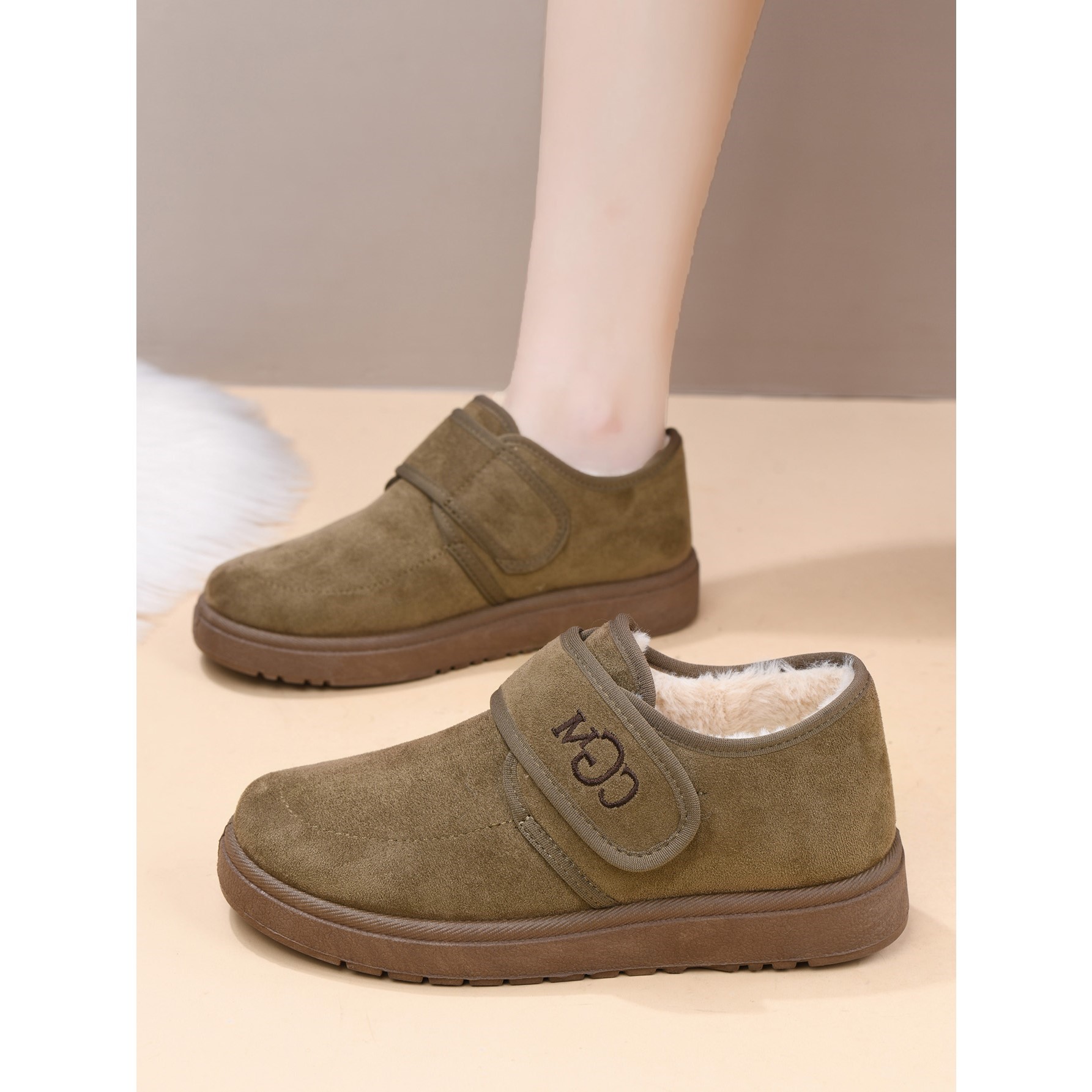 冬季老北京棉鞋女加绒保暖防寒妈妈鞋加厚防滑雪地靴软底女士短靴