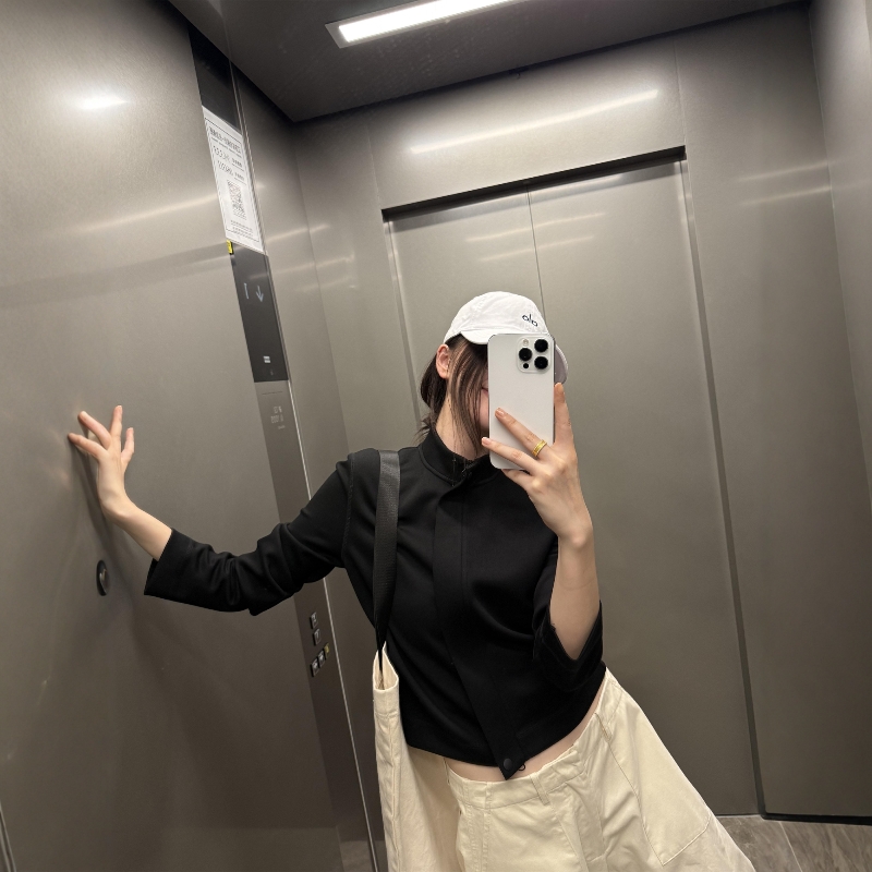 摩登197莫代尔短款立领卫衣外套