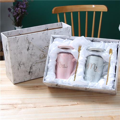 Ceramic companion gift marks with a spooned couple's glass o