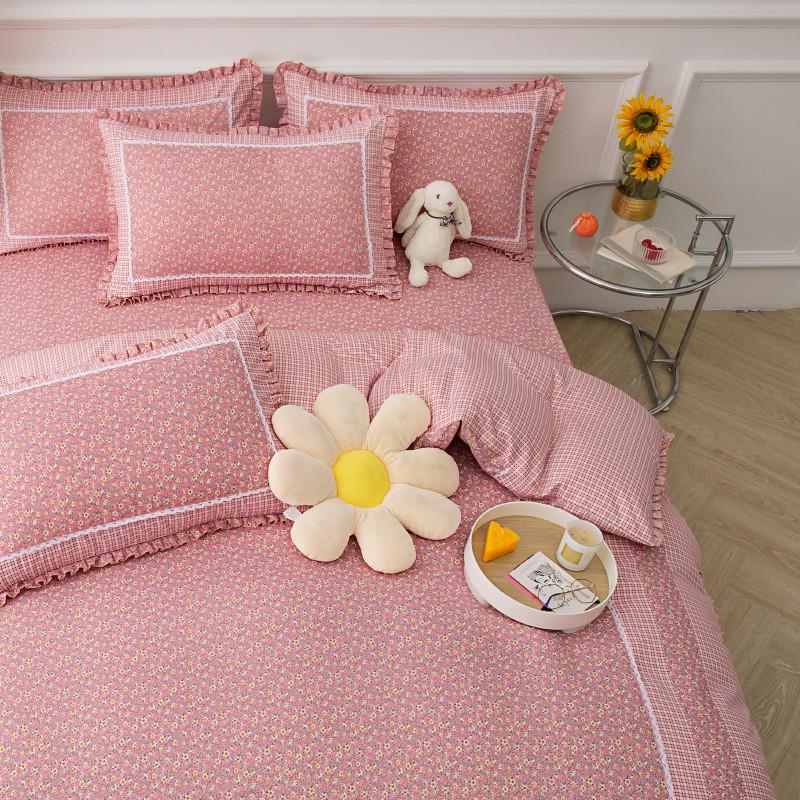 Four pairs of fresh bed sheets on the Korean version of the