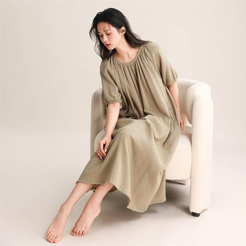 Ms. Spring and Summer Sleeping Clothes is wearing a home-dre