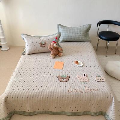 The Korean double-faced all-treat-clothed bed cover with thr