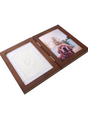 The pets souvenir claws, the dogs claws, the dogs paws, t