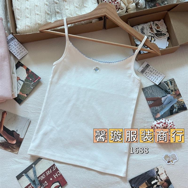 The BM wind, the white blue flower embroidered with a tie an