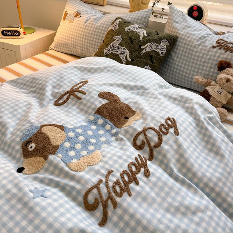 100 pairs of cotton-purse and four sets of karton embroidery