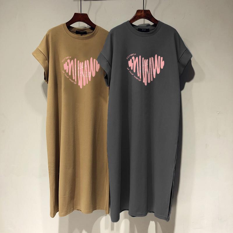 In the summer of 2024, a pure cotton-sleeved T-shirt dress f