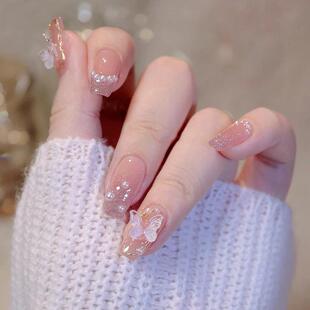 Artificially wearing the nails iced the butterflies flashed