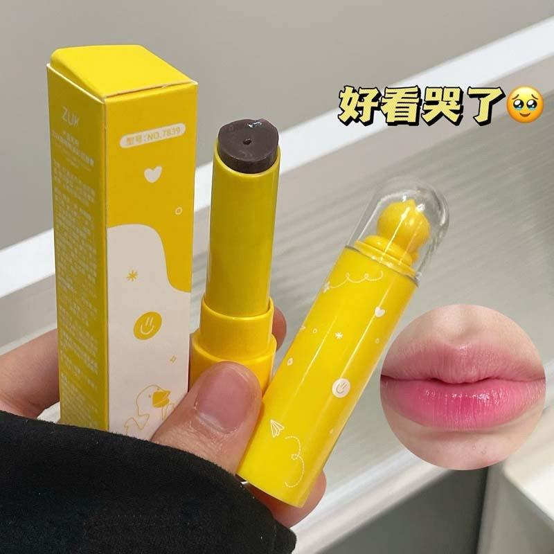 The budding ducks colored lips creamed the water to keep it