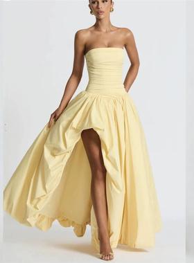 The yellow no-sleeved twigs of twilight skirts troupe under