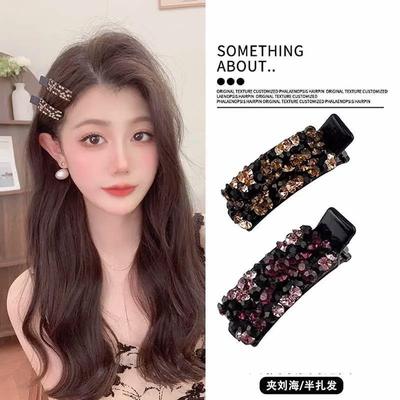 Korean-style colorful rhinestone side clip, exuding a high-e