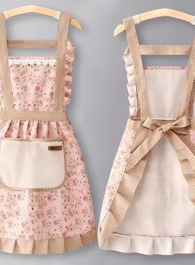 Erasable canvas apron for home kitchen use, resistant to dir