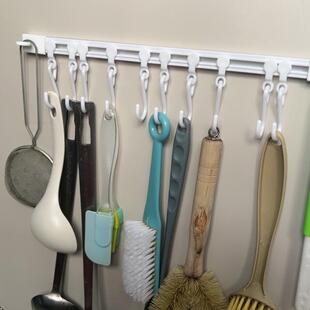 No-drill kitchen cabinet door back sliding track hooks, a ro