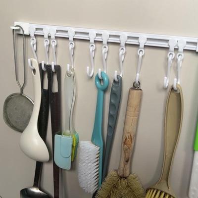 No-drill kitchen cabinet door back sliding track hooks, a ro