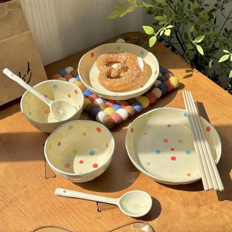 Cream-colored, Instagram-worthy, high-aesthetic tableware; c