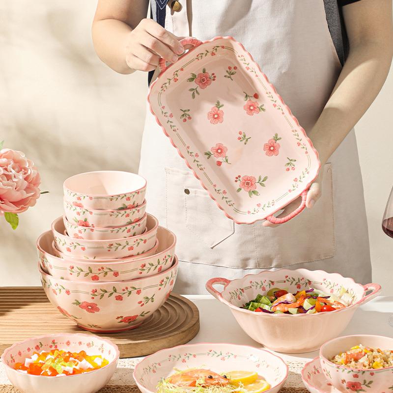 High-aesthetic, fresh ceramic plates, serving dishes for hom