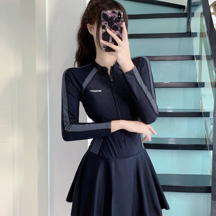 新款女裙式连体小清新女士游泳衣保守显瘦长袖款学生泡温泉游泳装
