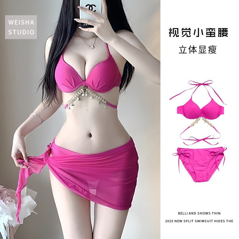 玫红钢托聚拢三点式比基尼泳装女