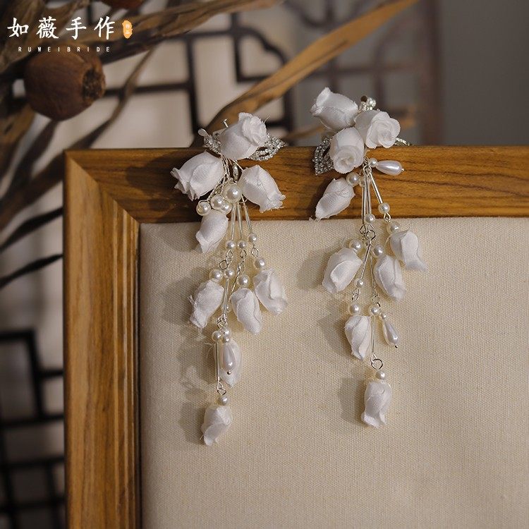 缎面花苞串珠耳夹耳饰晨袍耳饰