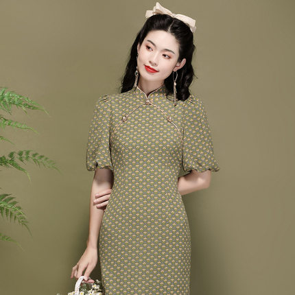 绿色气质旗袍女夏季中国风年轻款灯笼袖雪纺日常改良连衣裙