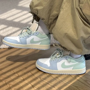 耐克NIKE女子新款AIR JORDAN 1青少年运动板鞋休闲鞋 DC0774-108
