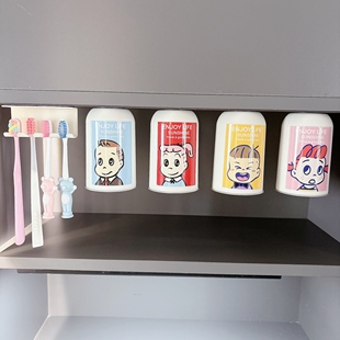 镜柜底磁吸牙杯不锈钢漱口杯子一家三口四口情侣牙刷架壁挂式倒挂