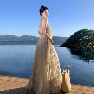 黄色挂脖沙滩 气质新款 海岛海边度假连衣裙绝美拍照女装 长裙套装