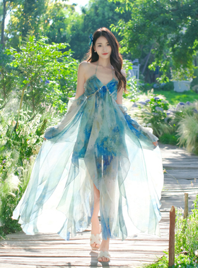 三亚海边绝美穿搭沙滩裙荷叶边挂脖吊带遮手臂度假超仙连衣裙蓝色