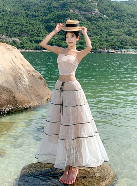 三亚海边度假沙滩海岛穿搭绝美旅游拍照法式白色两件套吊带连衣裙
