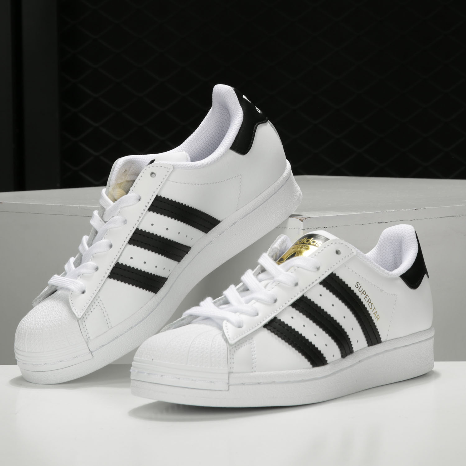 Adidas/阿迪达斯贝壳头休闲鞋