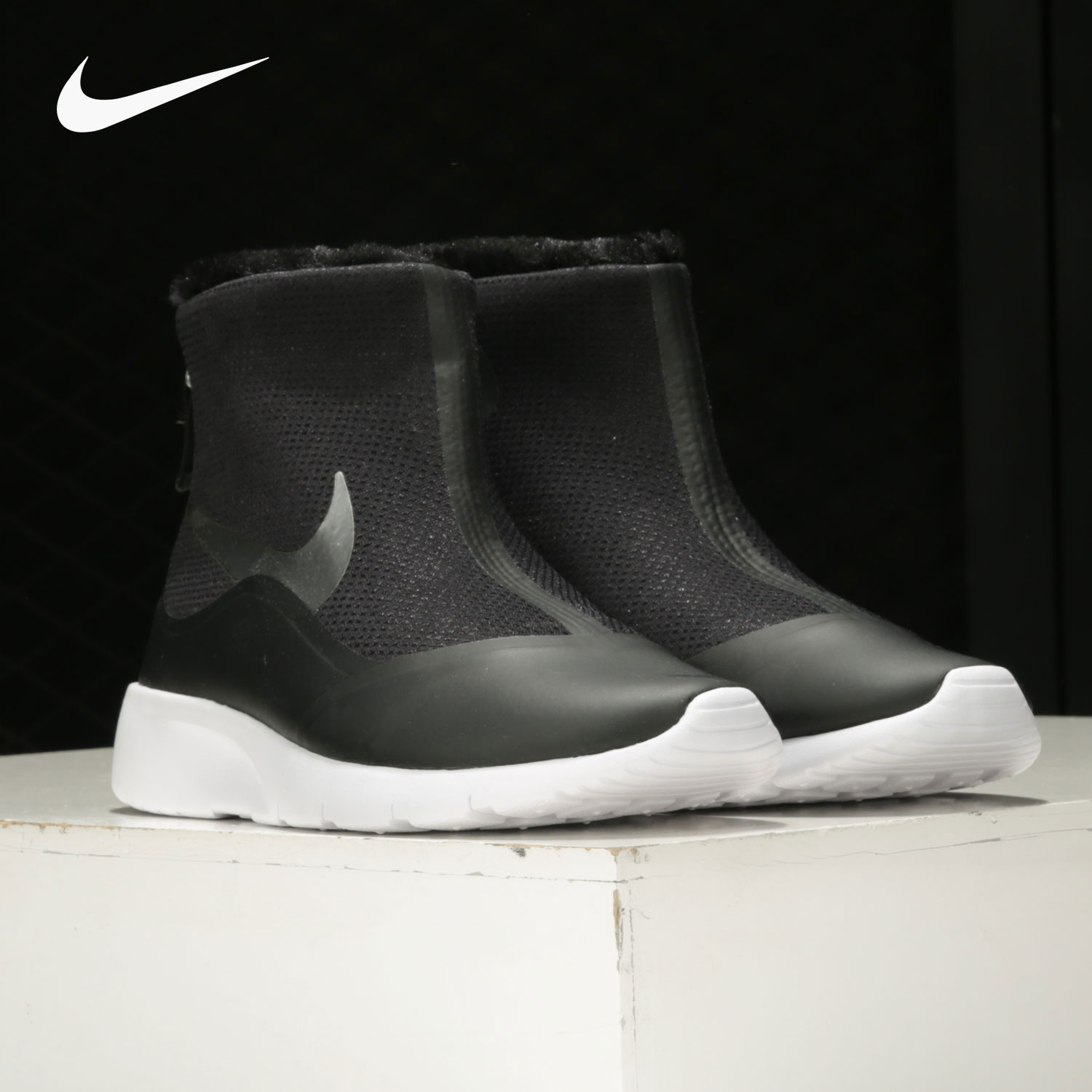 耐克大童保暖运动雪地靴