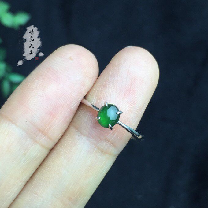 银镶嵌天然A货翡翠冰种满绿戒指