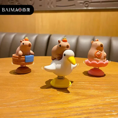 摆件装饰中控台正版解压百茂卡皮桌面摇摇乐礼品创意车载水豚巴拉