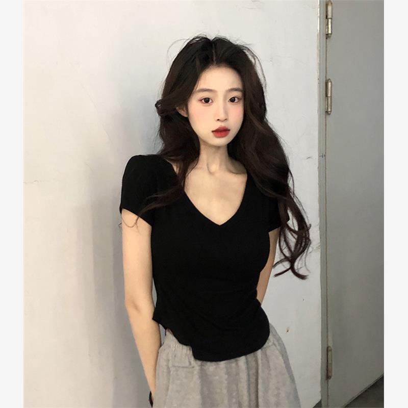 2025初夏穿搭新款正肩V领短袖t恤女独特漂亮超好看小衫短款上衣