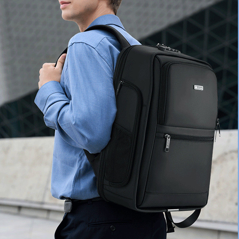 男士背包商务出差大容量轻便防水双肩包旅行包多功能笔记本电脑包