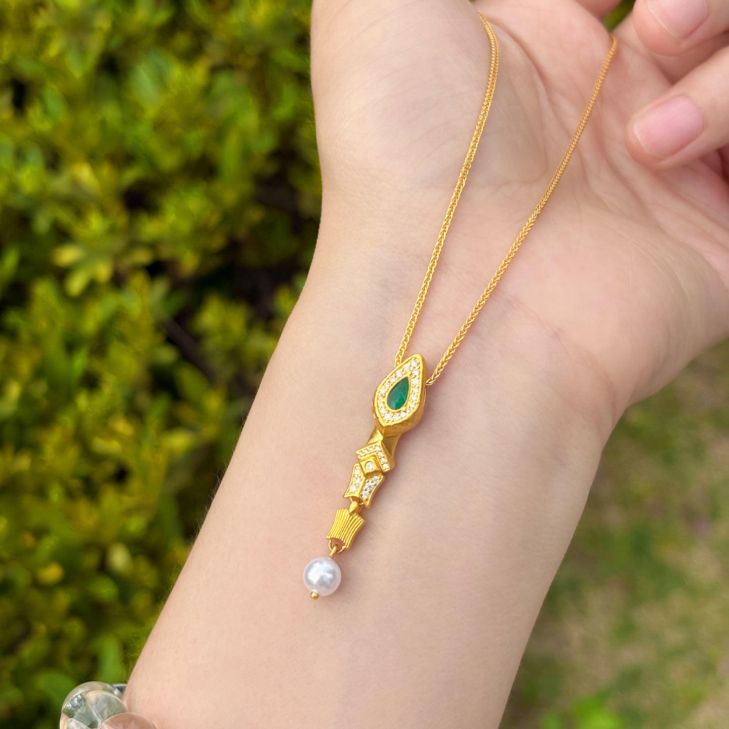 足金999绿眼灵蛇黄金吊坠莫桑钻镶嵌灵动精美时尚送女友礼物