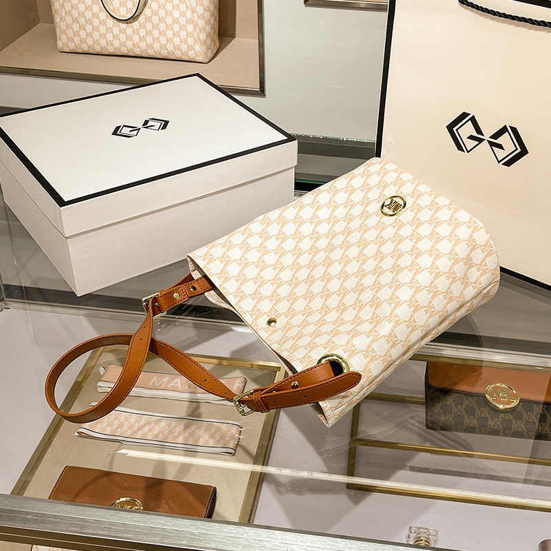 MK水桶包女秋季大容量时尚百搭斜挎包2021新款潮小众高级感手提包